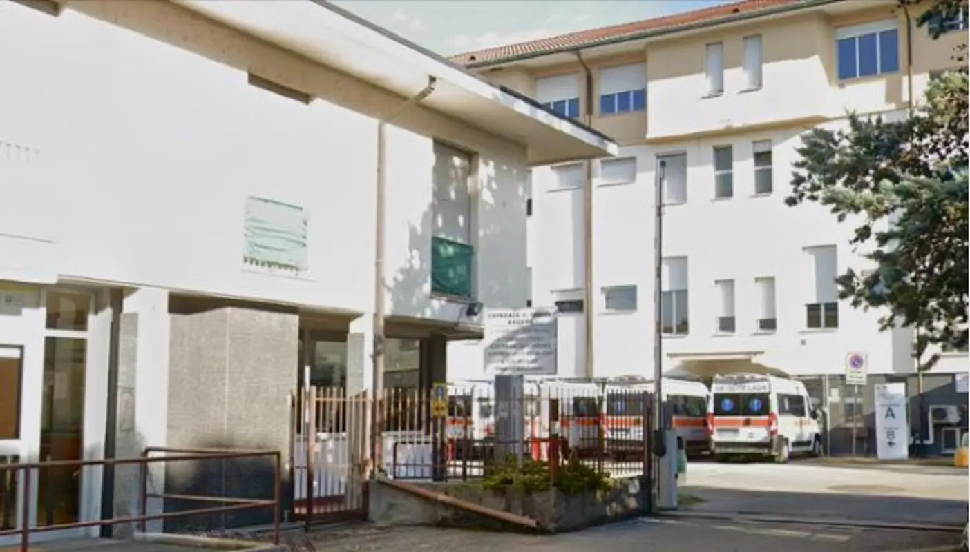 Omicidio suicidio all’ospedale Angera: 91enne uccide la moglie, dramma della disperazione Omicidio suicidio all’ospedale Angera: 91enne uccide la moglie, dramma della disperazione