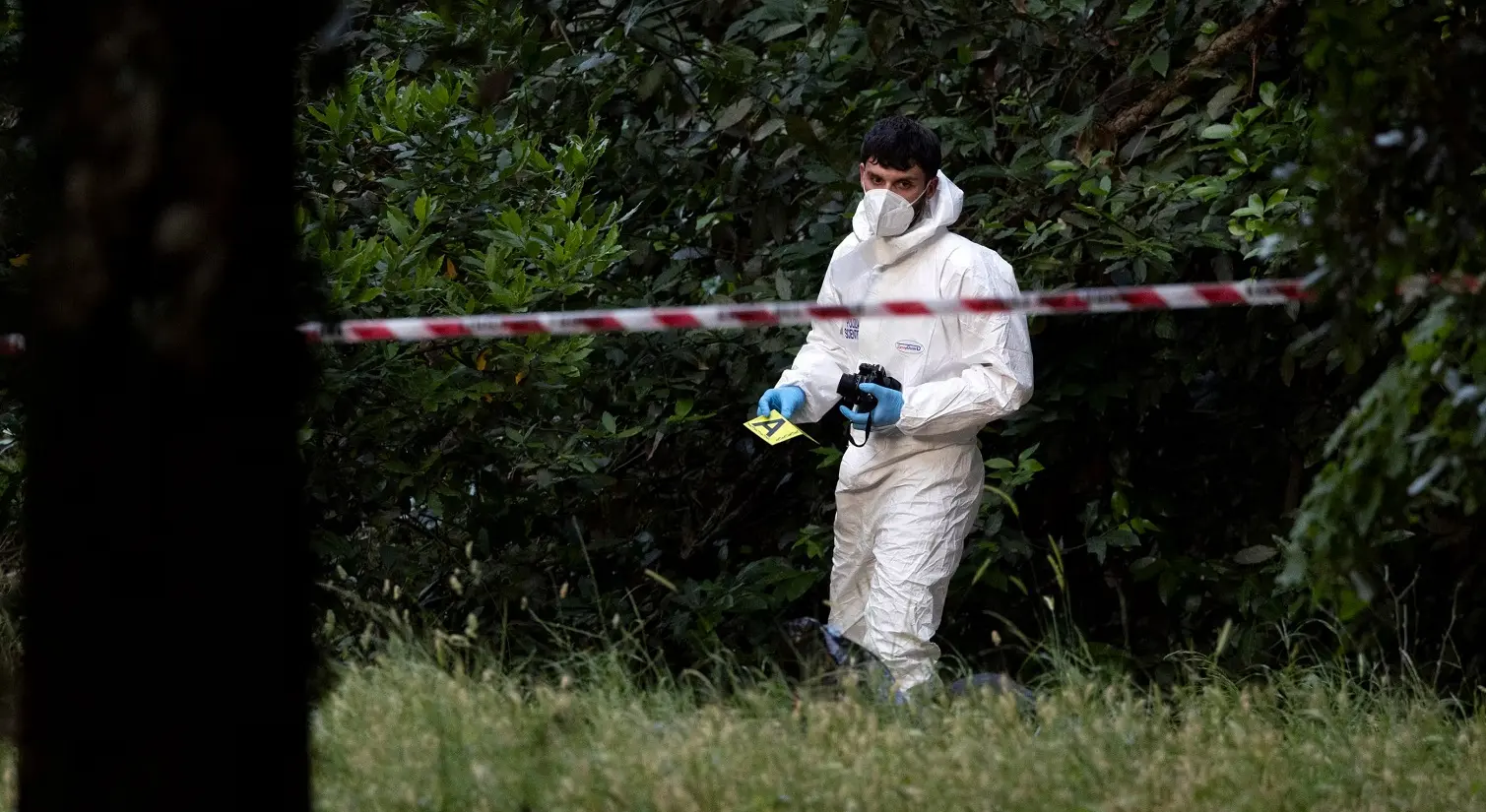 Duplice mistero a Villa Pamphili: la bimba strangolata, madre e figlia vivevano nel parco Duplice mistero a Villa Pamphili: la bimba strangolata, madre e figlia vivevano nel parco