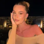 Sophie Codegoni va in vacanza senza la figlia e finisce nel mirino del social: ‘Non mi annullo’