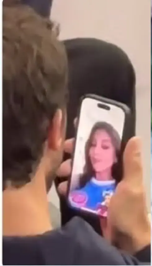 Stefano De Martino in videochiamata con Angela Nasti