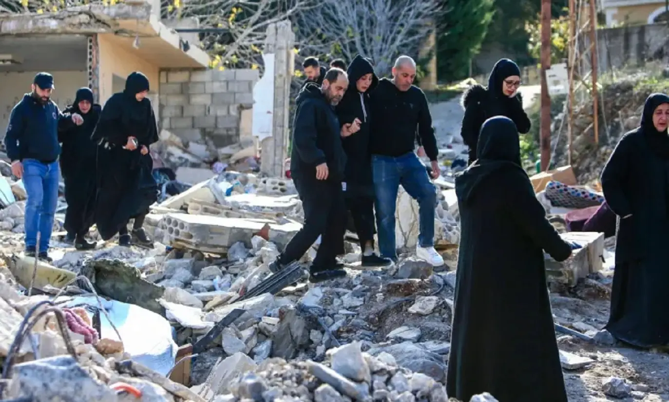 Striscia di Gaza: 18 morti nell’attacco israeliano mentre si distribuiva farina al mercato, c’è un bimbo Striscia di Gaza: 18 morti nell’attacco israeliano mentre si distribuiva farina al mercato, c’è un bimbo