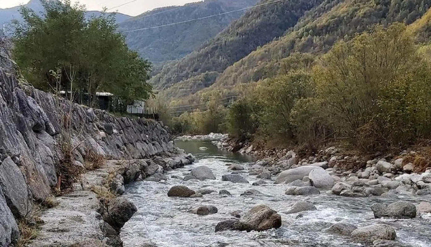 pont canavese tragedia nel torrente orco muore il 17enne fabio caforio mentre fa il bagno