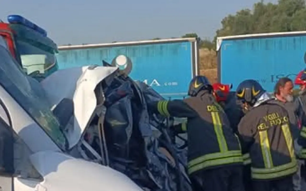 Incidente mortale sull’A1: muoiono due coniugi di Bisceglie, gravi le figlie Incidente mortale sull’A1: muoiono due coniugi di Bisceglie, gravi le figlie