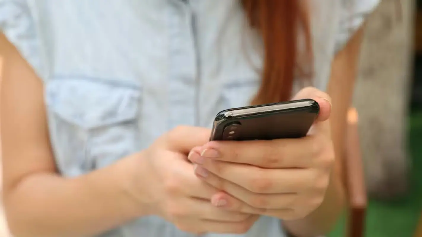 Un insegnante ha vissuto mesi da incubo dopo che il suo numero di cellulare è finito su un sito di incontri