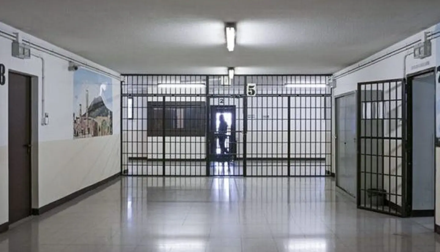 Transgender violentata in carcere da 4 detenuti a Ferrara: ‘Vergogna e cecità delle istituzioni’ Transgender violentata in carcere da 4 detenuti a Ferrara: ‘Vergogna e cecità delle istituzioni’