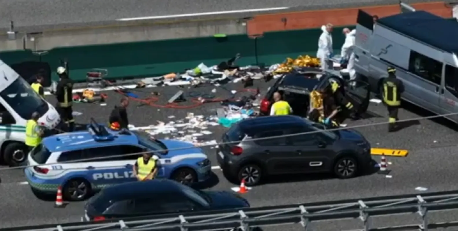 A4, 70enne contromano perde la vita e provoca strage: tre giovani morti, grave una ragazza A4, 70enne contromano perde la vita e provoca strage: tre giovani morti, grave una ragazza