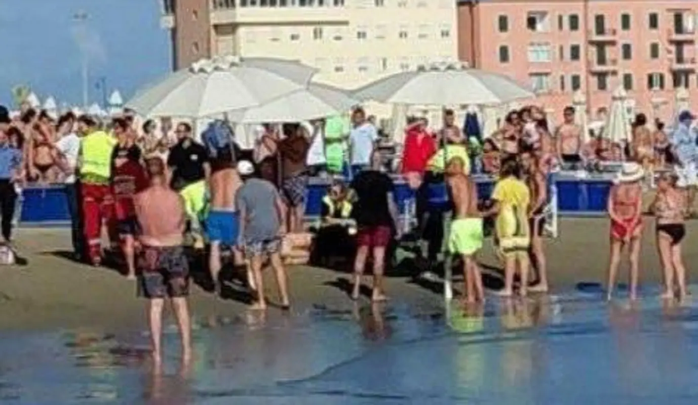 Tragedie in mare nel Lazio: 2 fratelli muoiono ad Anzio, un 47enne a Tarquinia per salvare moglie e figli