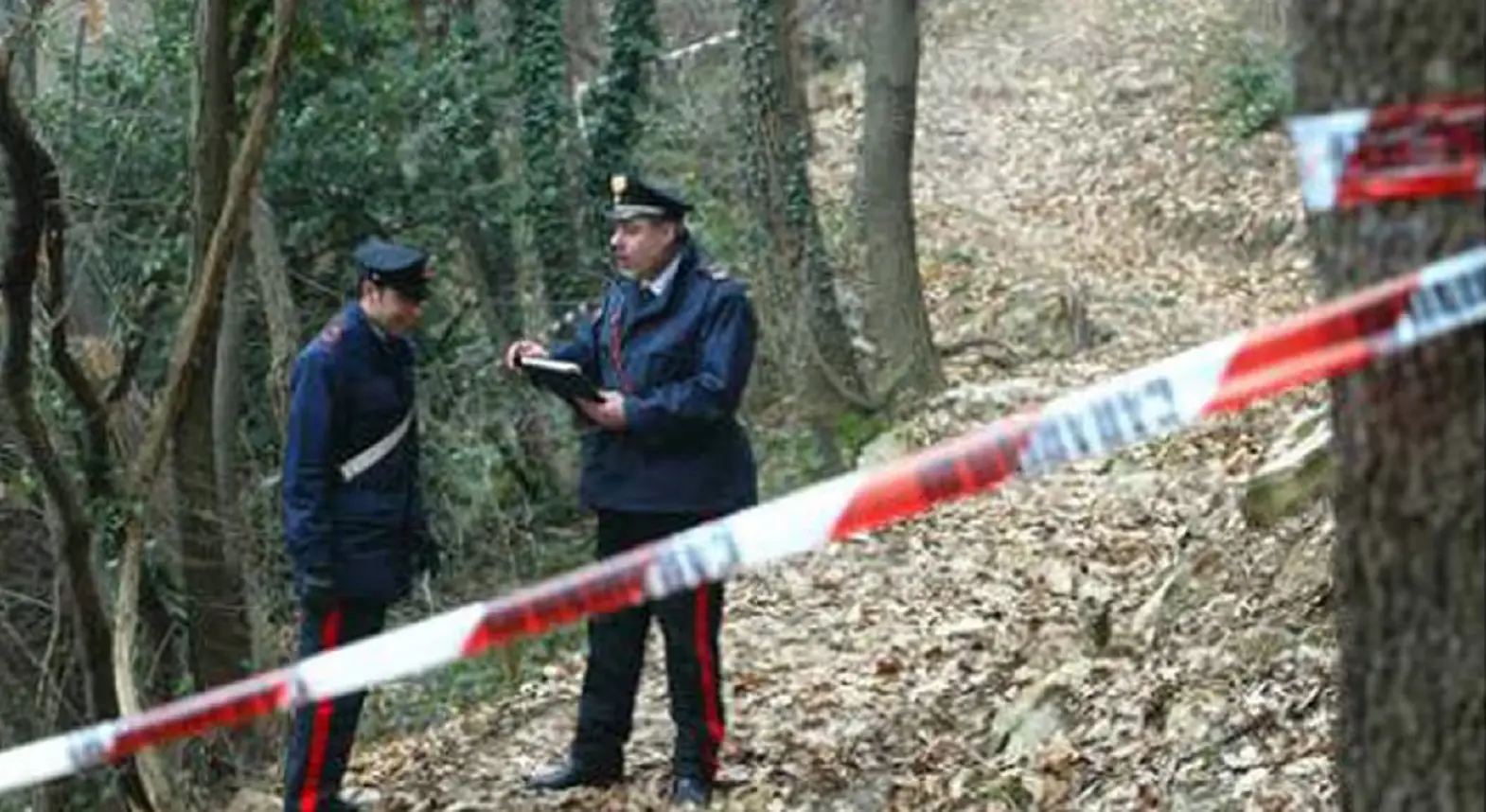 Sasso insanguinato accanto al corpo: Franka Ludwig e un giallo che affonda le radici sul Monte Falterona