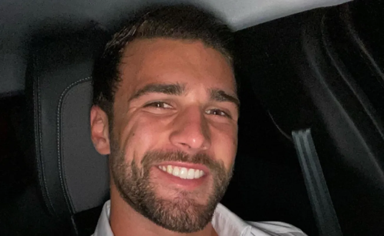 Temptation Island: chi è Flavio Ubirti, il tentatore che fa impazzire le fidanzate (e il web) Temptation Island: chi è Flavio Ubirti, il tentatore che fa impazzire le fidanzate (e il web)
