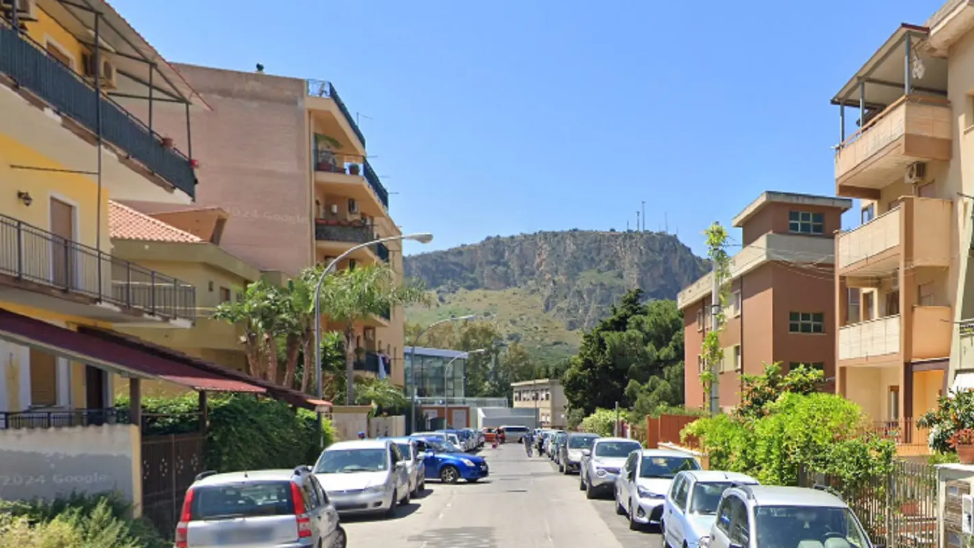 Caldo killer a Bagheria, 53enne muore per un malore mentre passeggia: ‘Temperature mai registrate’ Caldo killer a Bagheria, 53enne muore per un malore mentre passeggia: ‘Temperature mai registrate’