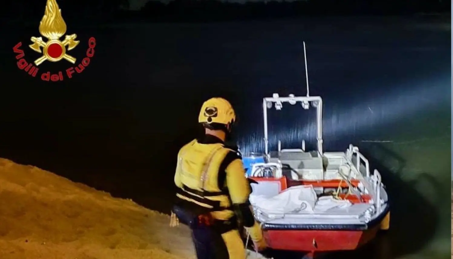 ragazzo disperso nel po vicino al ponte della becca il pap224 del 15enne aveva salvato l8217altro figlio