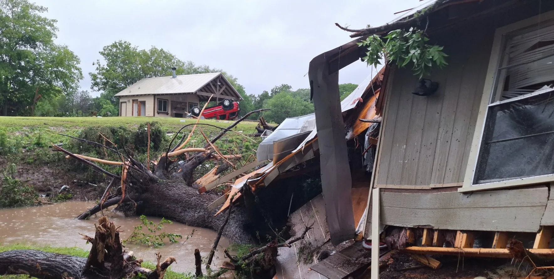 Texas, alluvione catastrofica nella contea di Kerr: almeno sei morti e decine di dispersi Texas, alluvione catastrofica nella contea di Kerr: almeno sei morti e decine di dispersi