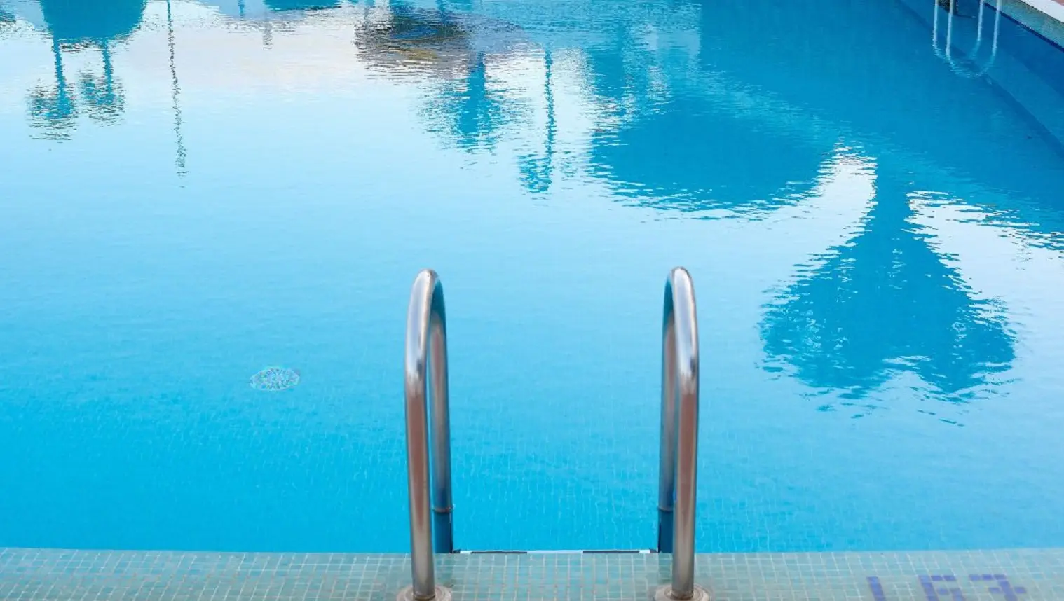 Muore a 7 anni dopo una caduta in piscina: dolore a Montecorvino Rovella per il piccolo Carlo