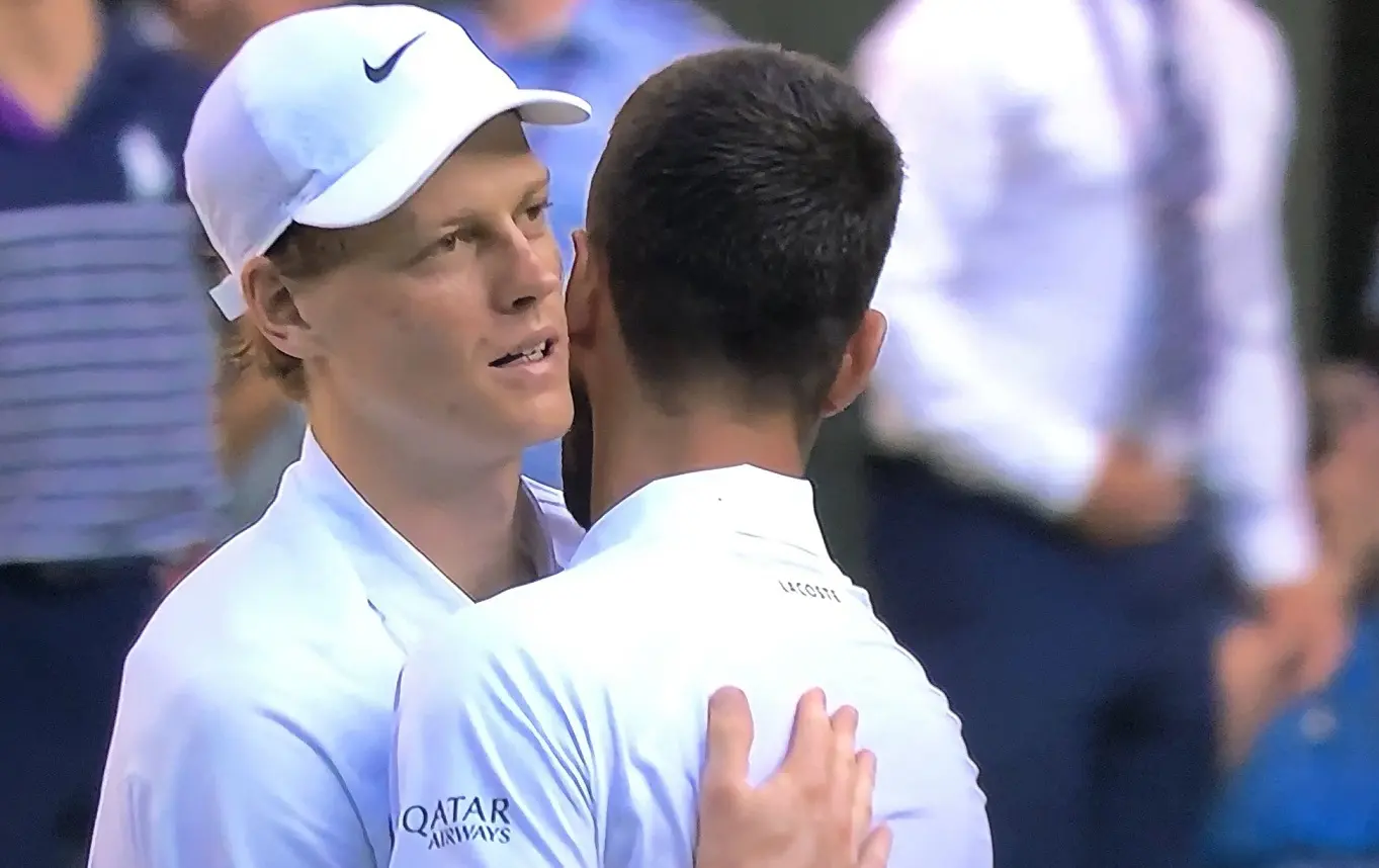 Sinner supera Djokovic e vola in finale