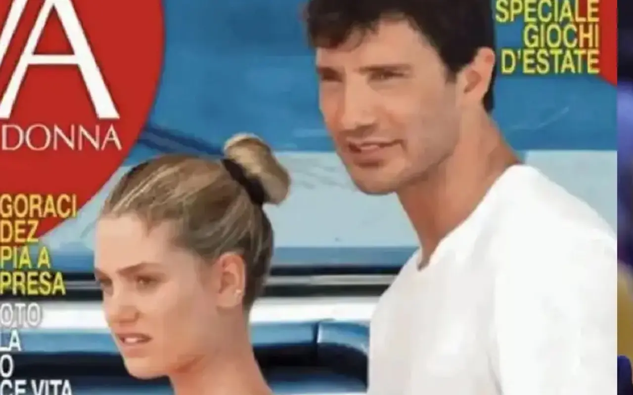 Stefano De Martino esce allo scoperto con Caroline Tronelli: ‘Amore alla luce del sole’ Stefano De Martino esce allo scoperto con Caroline Tronelli: ‘Amore alla luce del sole’