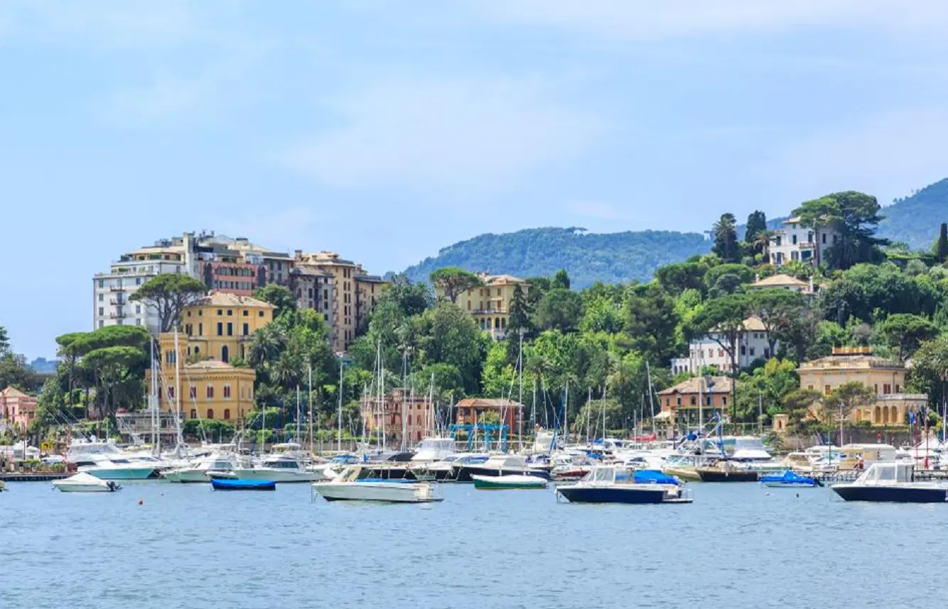 Rapallo, turista muore cadendo da una finestra in un residence: cosa è successo nella stanza con il marito Rapallo, turista muore cadendo da una finestra in un residence: cosa è successo nella stanza con il marito