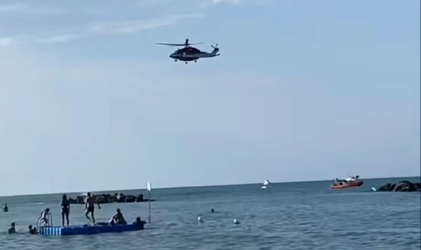 pescara 12enne annega davanti ai fratelli tragedia sulla riviera nord
