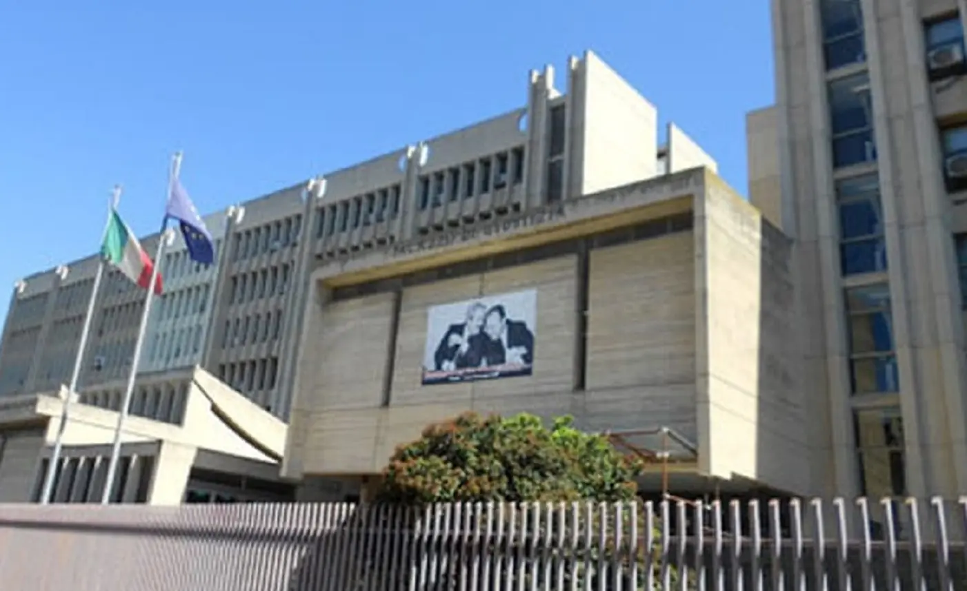 Lecce, 82enne indagato: avrebbe approfittato della nipote acquisita di 13 anni Lecce, 82enne indagato: avrebbe approfittato della nipote acquisita di 13 anni