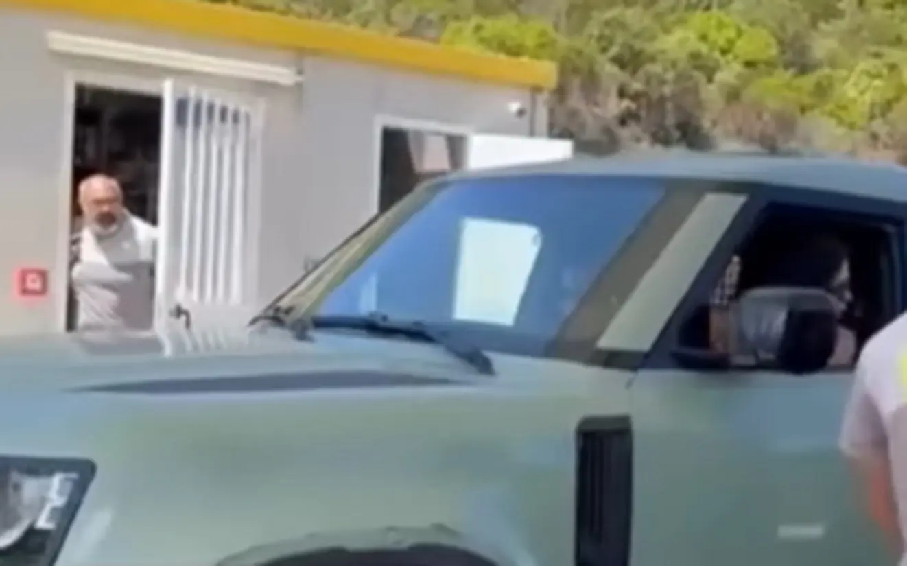 Alta tensione tra Belen e un benzinaio a Porto Cervo