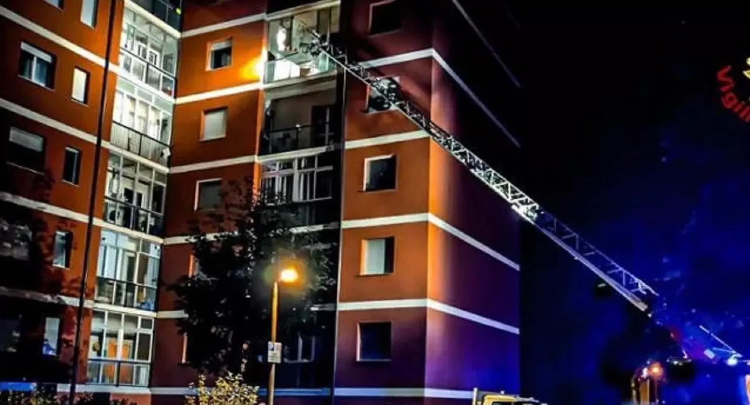 Torino, 95enne si uccide appiccando un incendio in casa a Mirafiori: rischiata strage condominiale