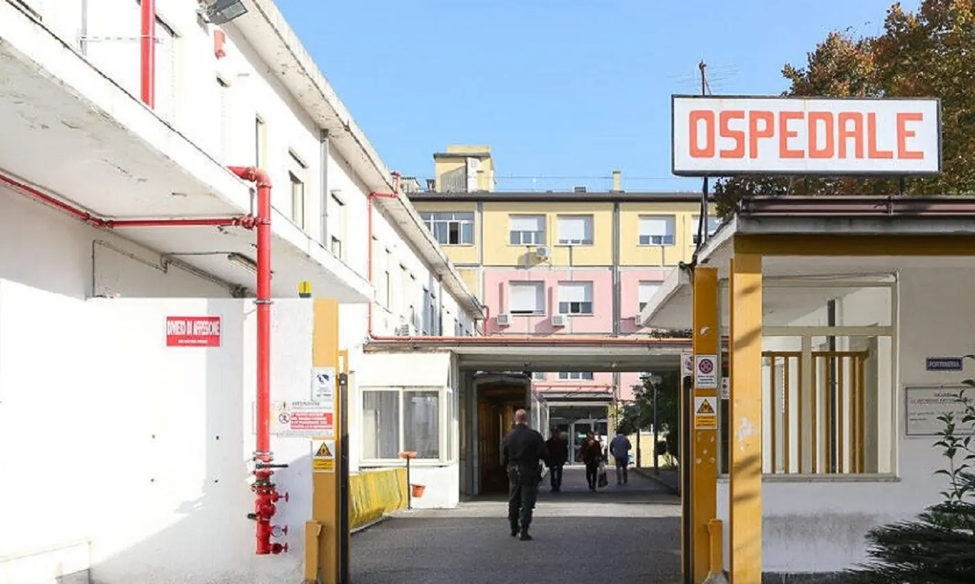 Paura a Nicotera Marina: 30 intossicati dopo il pranzo in un villaggio turistico, 5 in ospedale