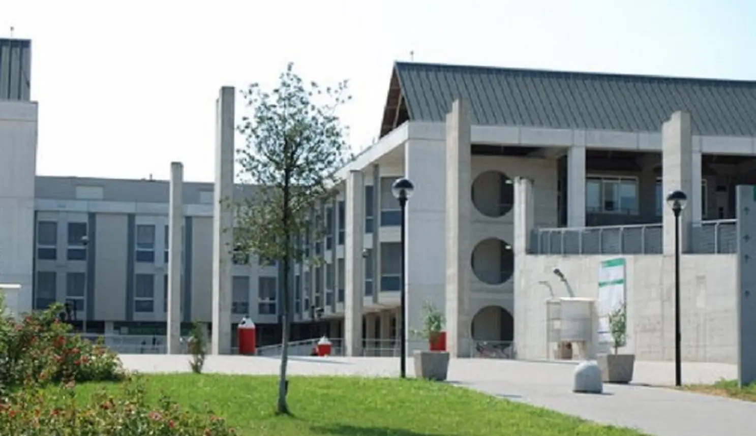 Castelnuovo Rangone, giovane accoltella i genitori e la sorella: tutti feriti ma fuori pericolo Castelnuovo Rangone, giovane accoltella i genitori e la sorella: tutti feriti ma fuori pericolo
