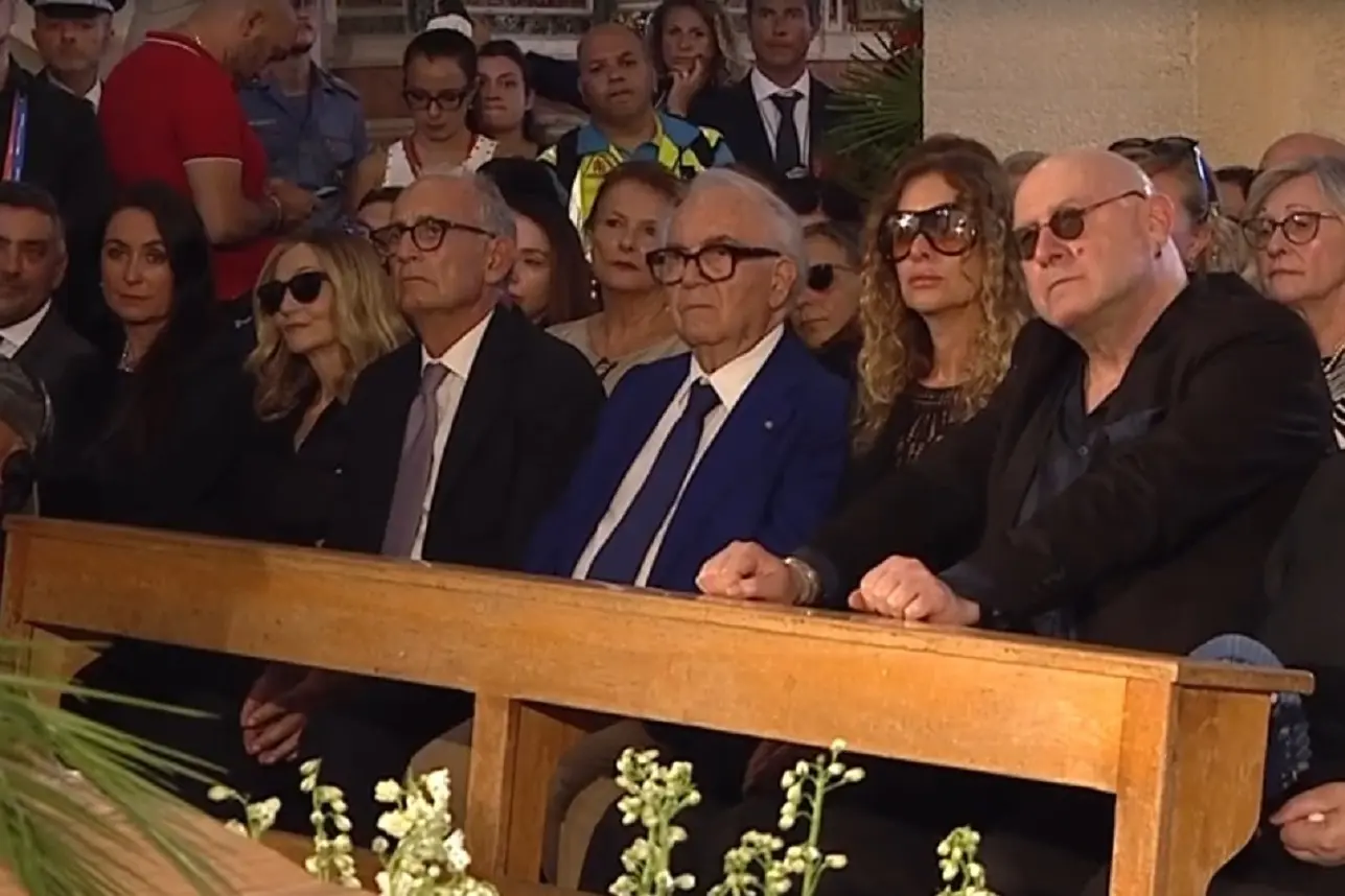 funerali pippo baudo 8216grazie grazie grazie8217 tra le lacrime don albanese rivela le ultime parole