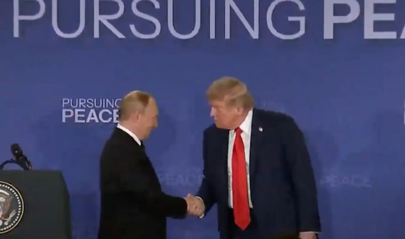 Putin esalta Trump: ‘Con lui non ci sarebbe stata la guerra con l’Ucraina’, ma sulla pace si cerca ancora l’intesa