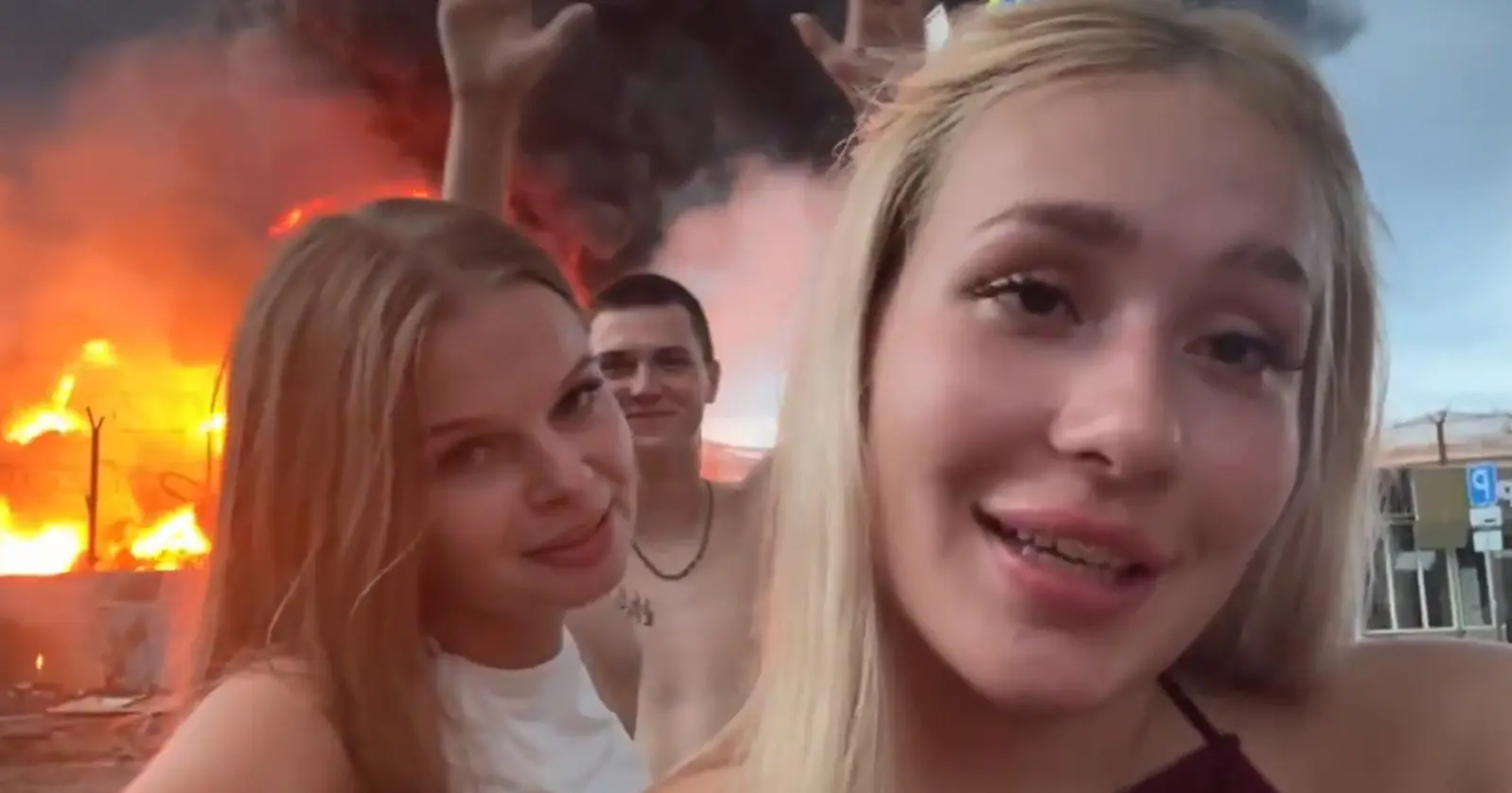 Russia, due influencer arrestate per un selfie davanti al deposito in fiamme dopo attacco ucraino a Sochi