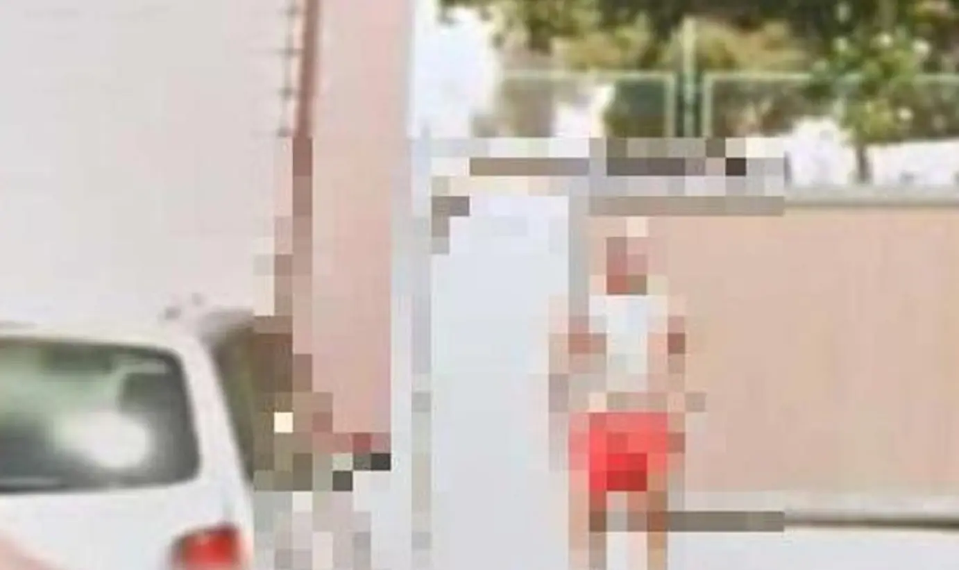 Gallipoli, si fa la doccia in cortile e finisce su Google Street View: 56enne chiede 80mila euro di risarcimento