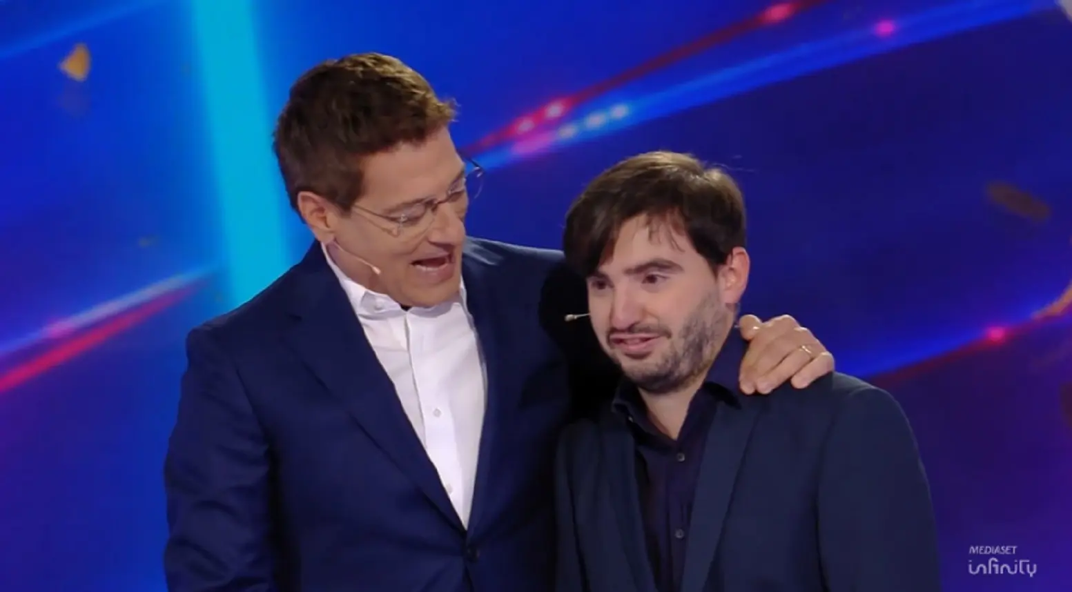 Marco Briano trionfa a Sarabanda: 126.000 euro per il “campione Scacco Matto” Marco Briano trionfa a Sarabanda: 126.000 euro per il “campione Scacco Matto”