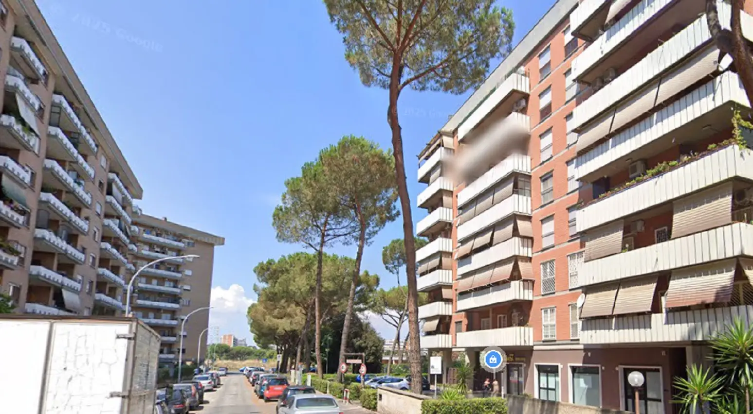 Roma, strappa il braccialetto elettronico e incendia la casa dell’ex: arrestato