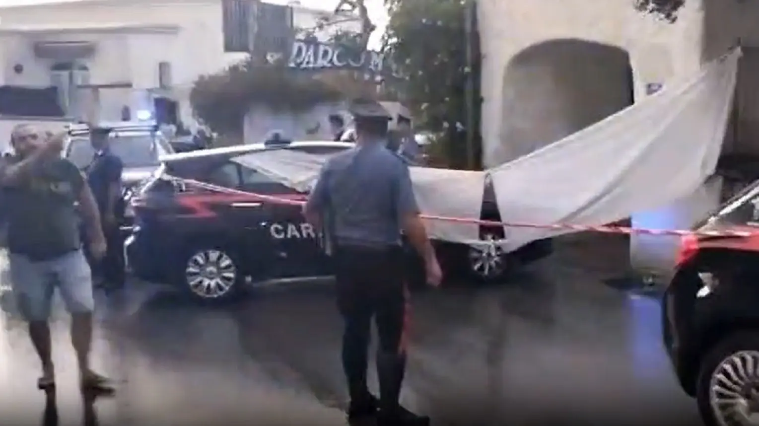Strage a Forio d’Ischia: chi sono i tre morti, gravissima una donna, paura tra i turisti