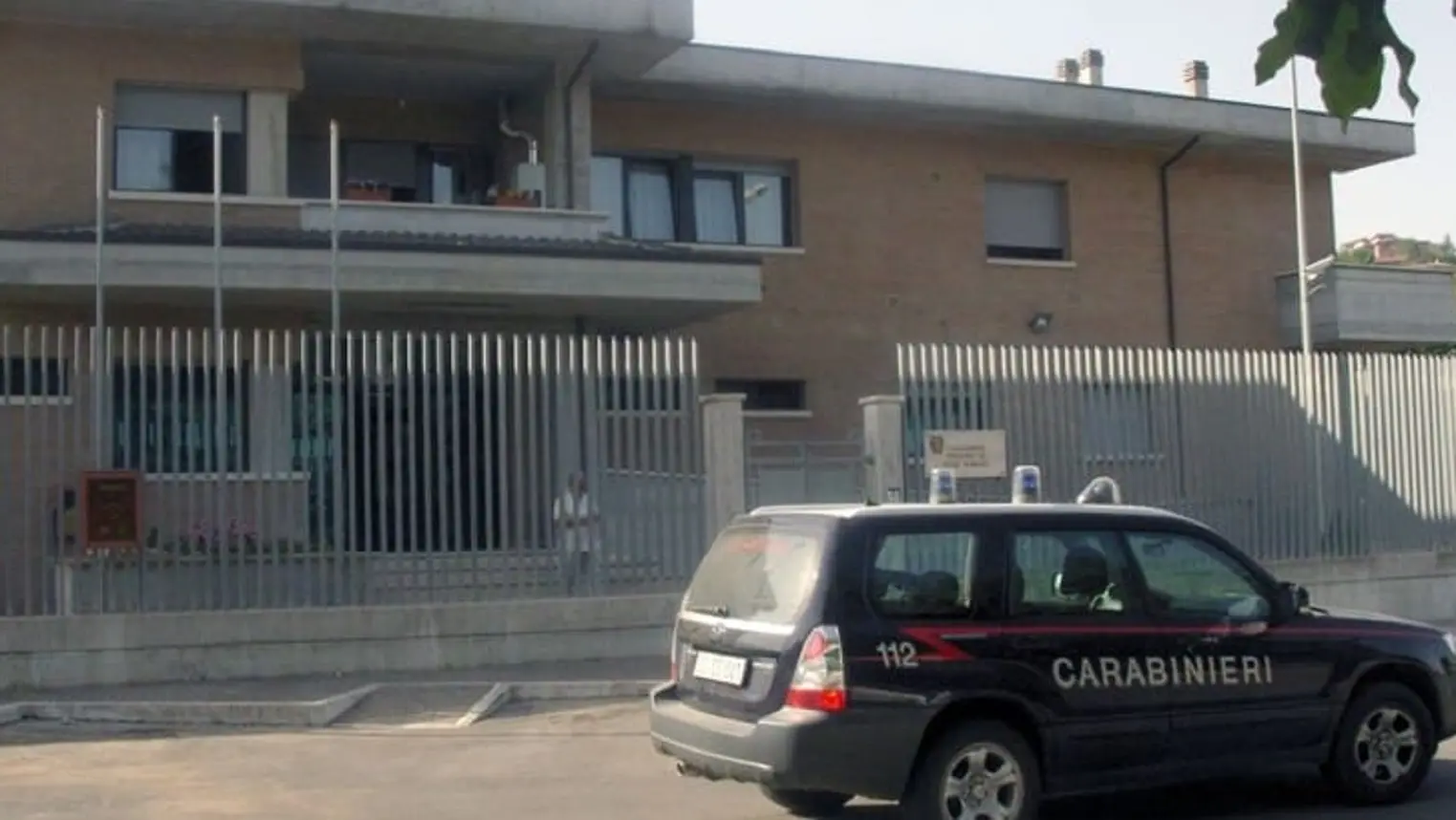 Gesto choc a Sezze, mamma lancia il passeggino davanti a un furgone: come sta la bimba di 2 anni