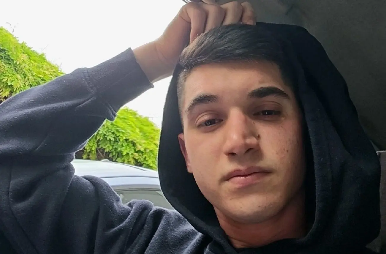 Tragico scontro a Giffoni Valle Piana: muore il 22enne tifoso granata Vincenzo Bove, grave la fidanzata Tragico scontro a Giffoni Valle Piana: muore il 22enne tifoso granata Vincenzo Bove, grave la fidanzata