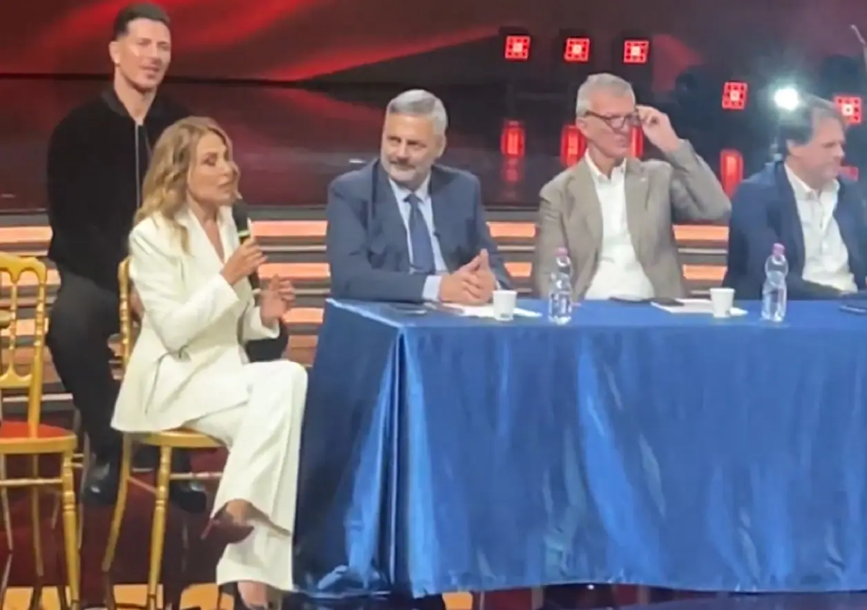 Barbara d’Urso fa chiarezza sul cachet e parla di Selvaggia Lucarelli: ‘Ballando non è un ripiego’