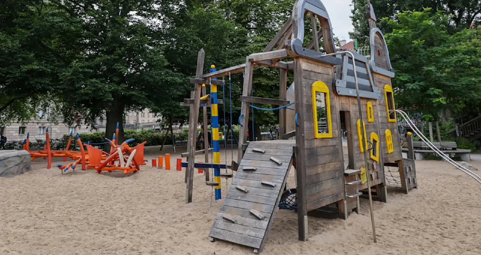 Bimbo di 18 mesi ingerisce droga al parco giochi di Wolfenbüttel: positivo a cocaina ed ecstasy Bimbo di 18 mesi ingerisce droga al parco giochi di Wolfenbüttel: positivo a cocaina ed ecstasy