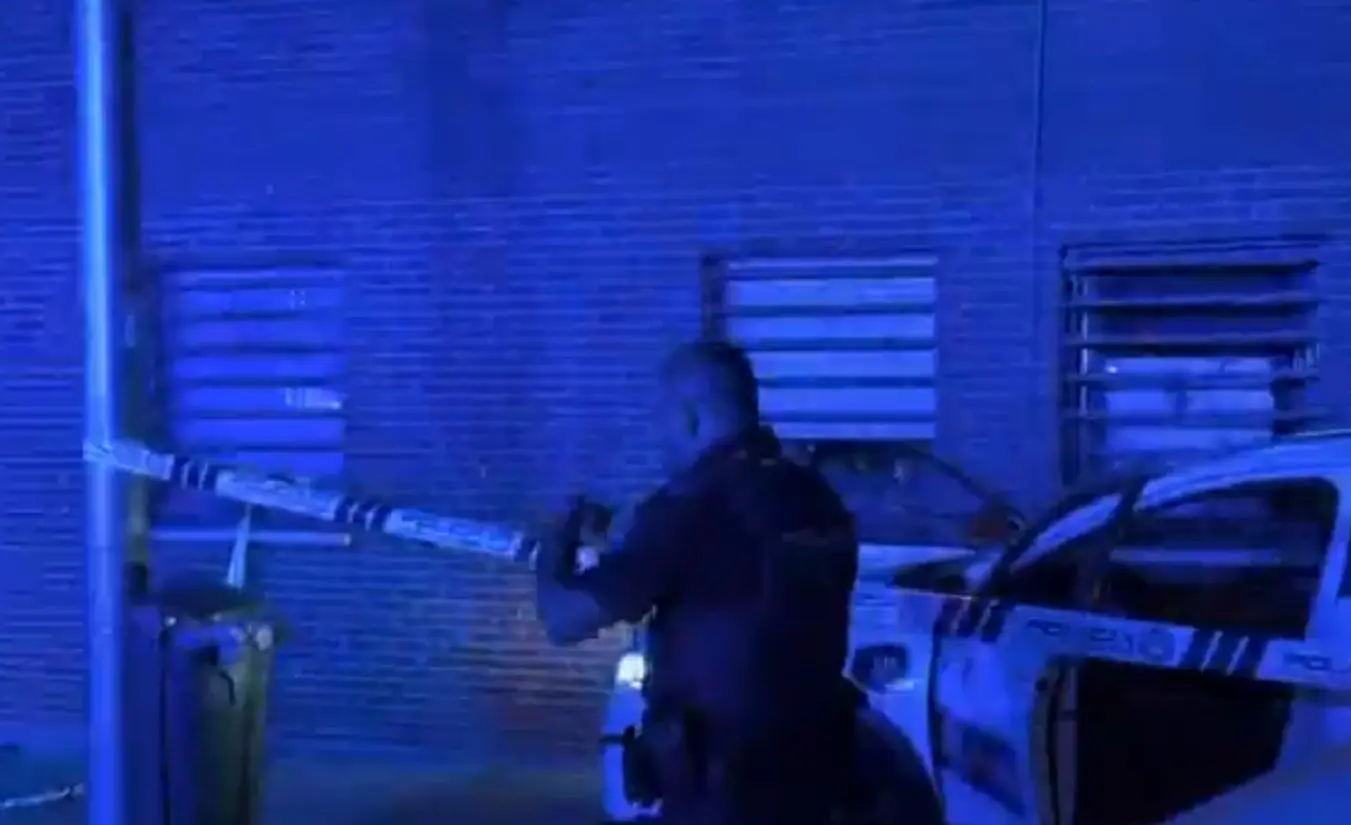 Tetuán, 17enne ruba un’auto elettrica e investe l’amico: gamba amputata, tragedia a Madrid