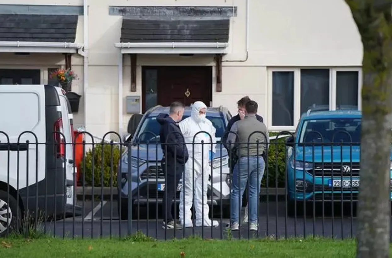Torna a casa e trova marito e figlia morti a Dublino, sospetto omicidio suicidio