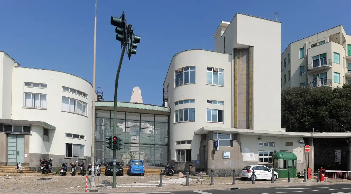 Genova, bimbo di 7 anni precipita dalla scuola De Amicis a Voltri