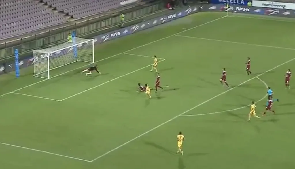 Il gol del vantaggio del Sorrento di Sabbatini