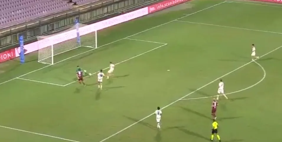 Inglese si fa ipnotizzare a tu per tu con il portiere