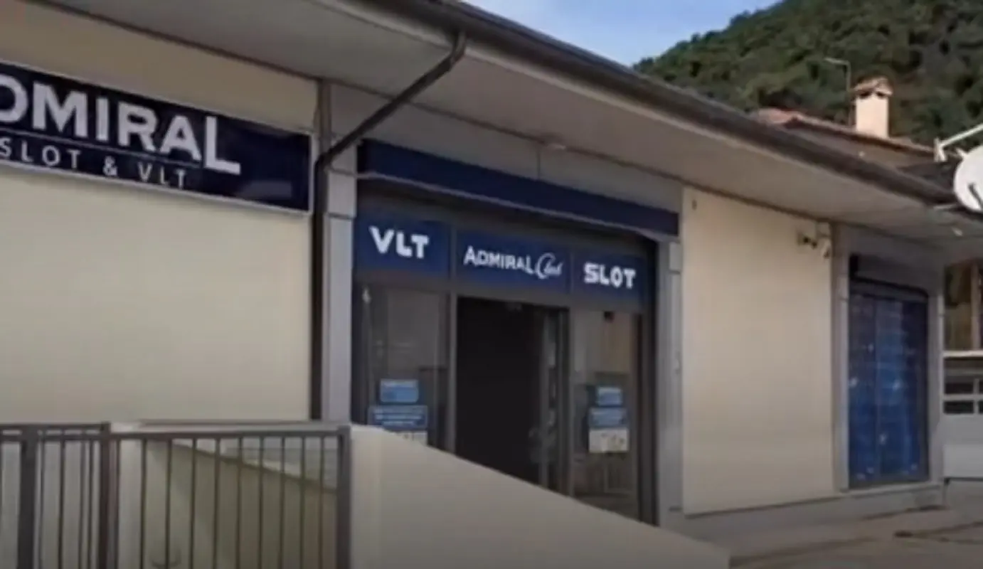 Marostica sotto shock: entra in sala slot e accoltella l’ex davanti ai clienti, come sta la 43enne