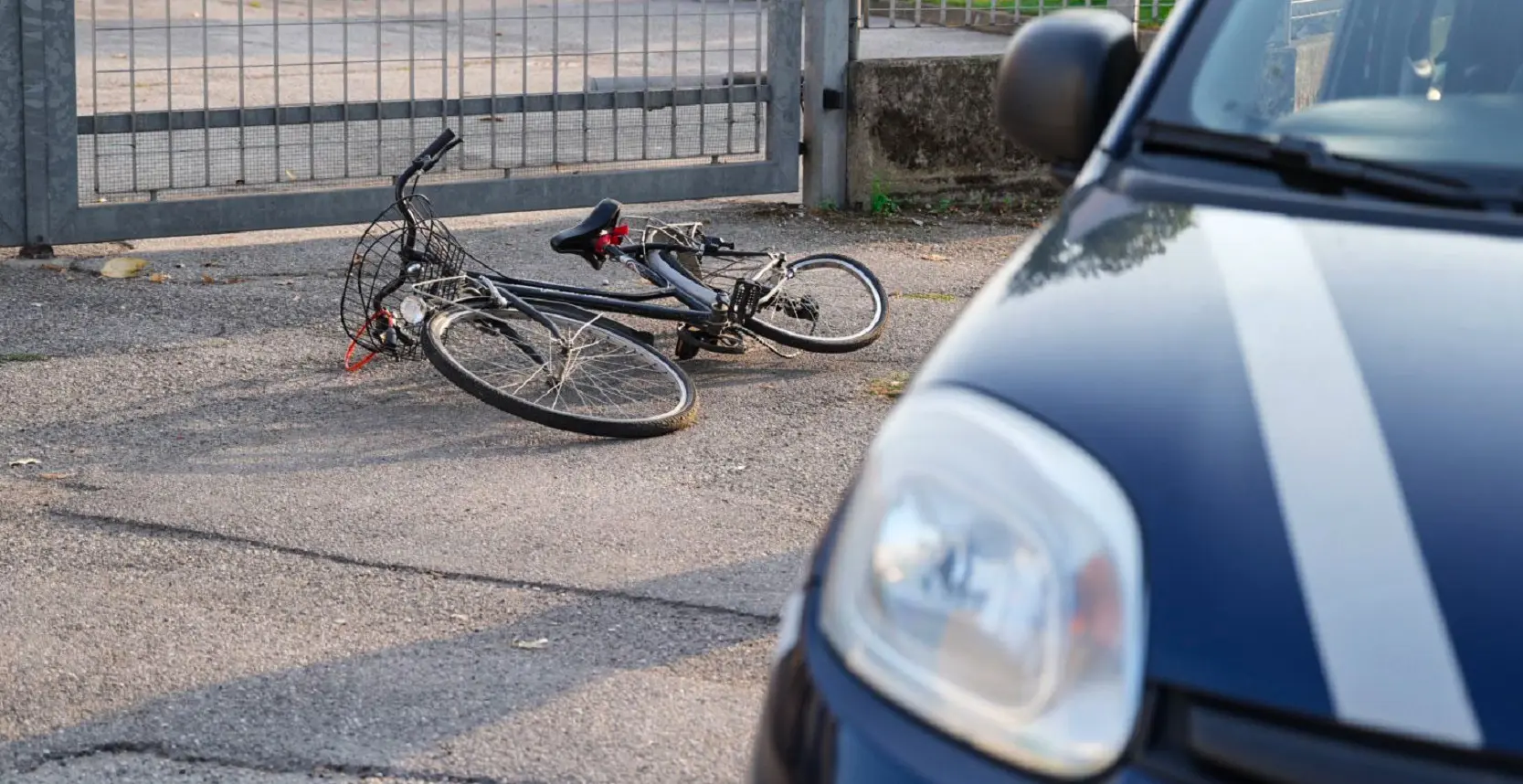 Adria, madre e figlio in bici travolti da un’auto: bimbo di 7 anni gravissimo, famiglia già segnata dal lutto