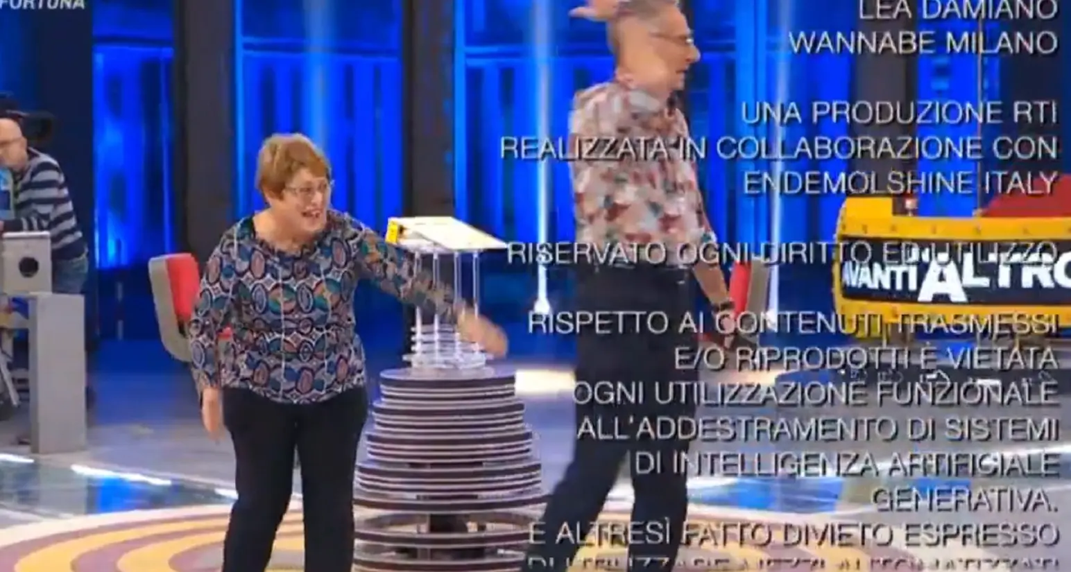 ‘Affari Tuoi dopo il Tg5’: la gaffe della valletta ad Avanti un altro e la reazione esilarante di Paolo Bonolis (VIDEO) ‘Affari Tuoi dopo il Tg5’: la gaffe della valletta ad Avanti un altro e la reazione esilarante di Paolo Bonolis (VIDEO)