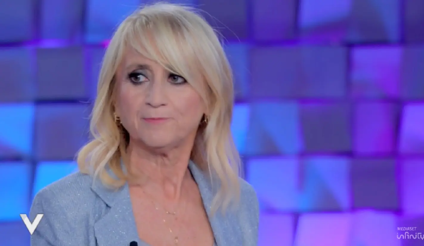 Luciana Littizzetto a Verissimo: ‘Segnata e dimagrita dalla pancreatite, la menopausa è una schifezza’ Luciana Littizzetto a Verissimo: ‘Segnata e dimagrita dalla pancreatite, la menopausa è una schifezza’