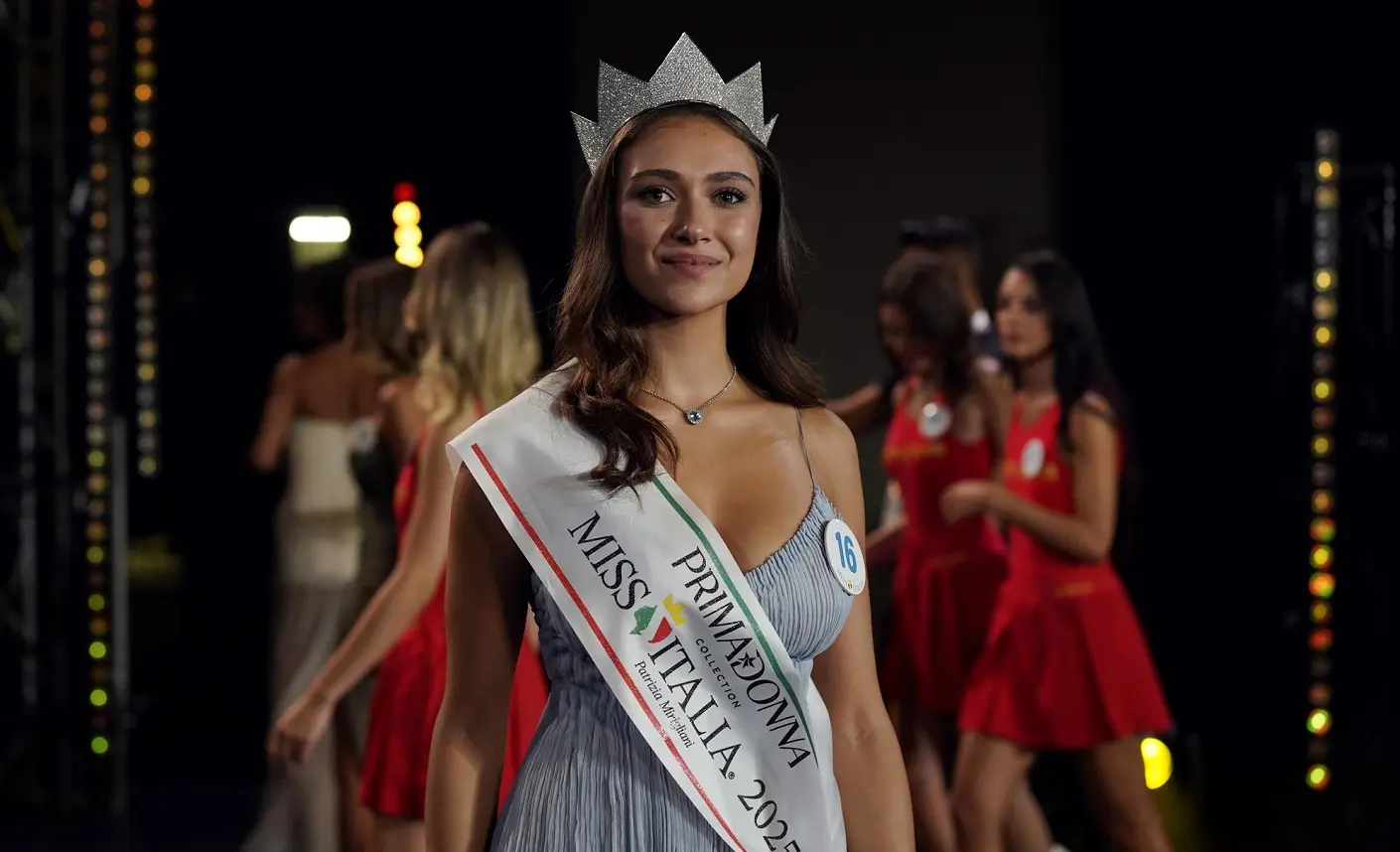 Miss Italia 2025, gaffe in diretta: il nome di Katia Buchicchio svelato prima della proclamazione (VIDEO) Miss Italia 2025, gaffe in diretta: il nome di Katia Buchicchio svelato prima della proclamazione (VIDEO)