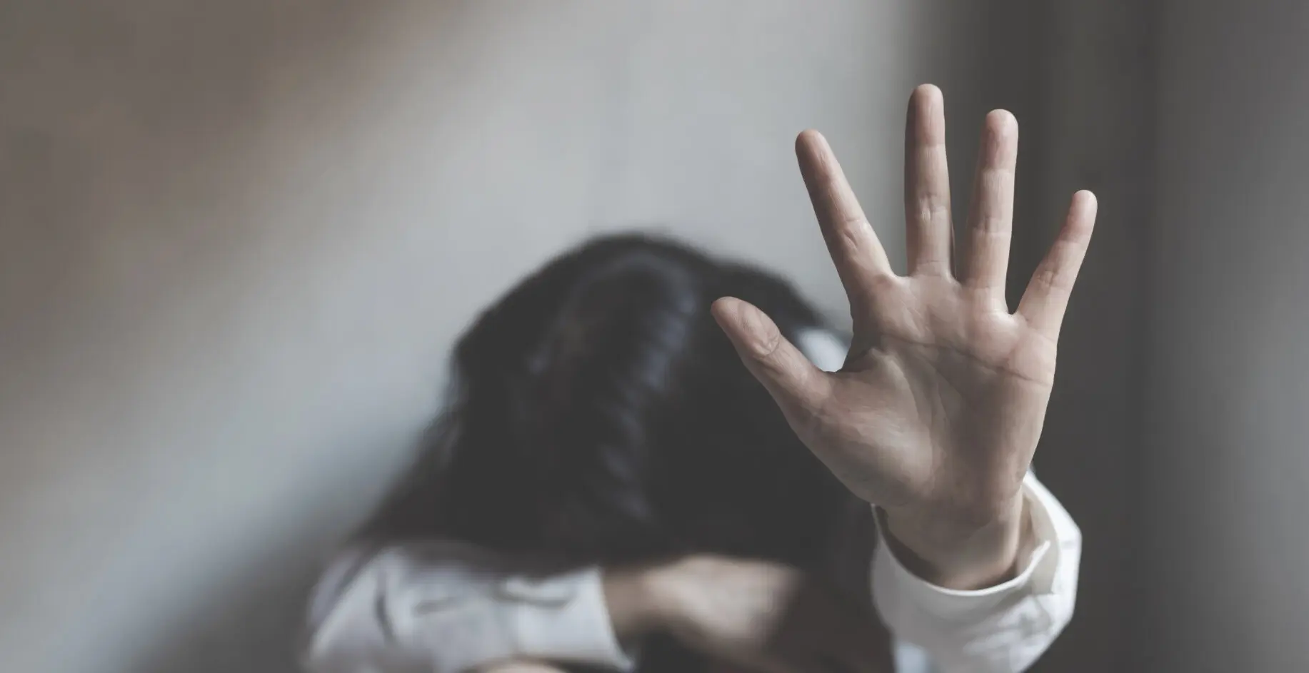 Sulmona, 12enne violentata e filmata: video su WhatsApp, indagati un 18enne e un coetaneo Sulmona, 12enne violentata e filmata: video su WhatsApp, indagati un 18enne e un coetaneo