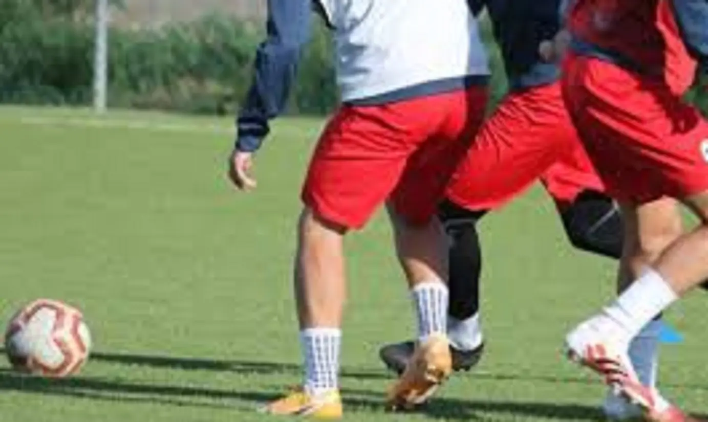 Aggressione choc a Collegno: padre di 40 anni picchia portiere 13enne durante torneo giovanile Aggressione choc a Collegno: padre di 40 anni picchia portiere 13enne durante torneo giovanile