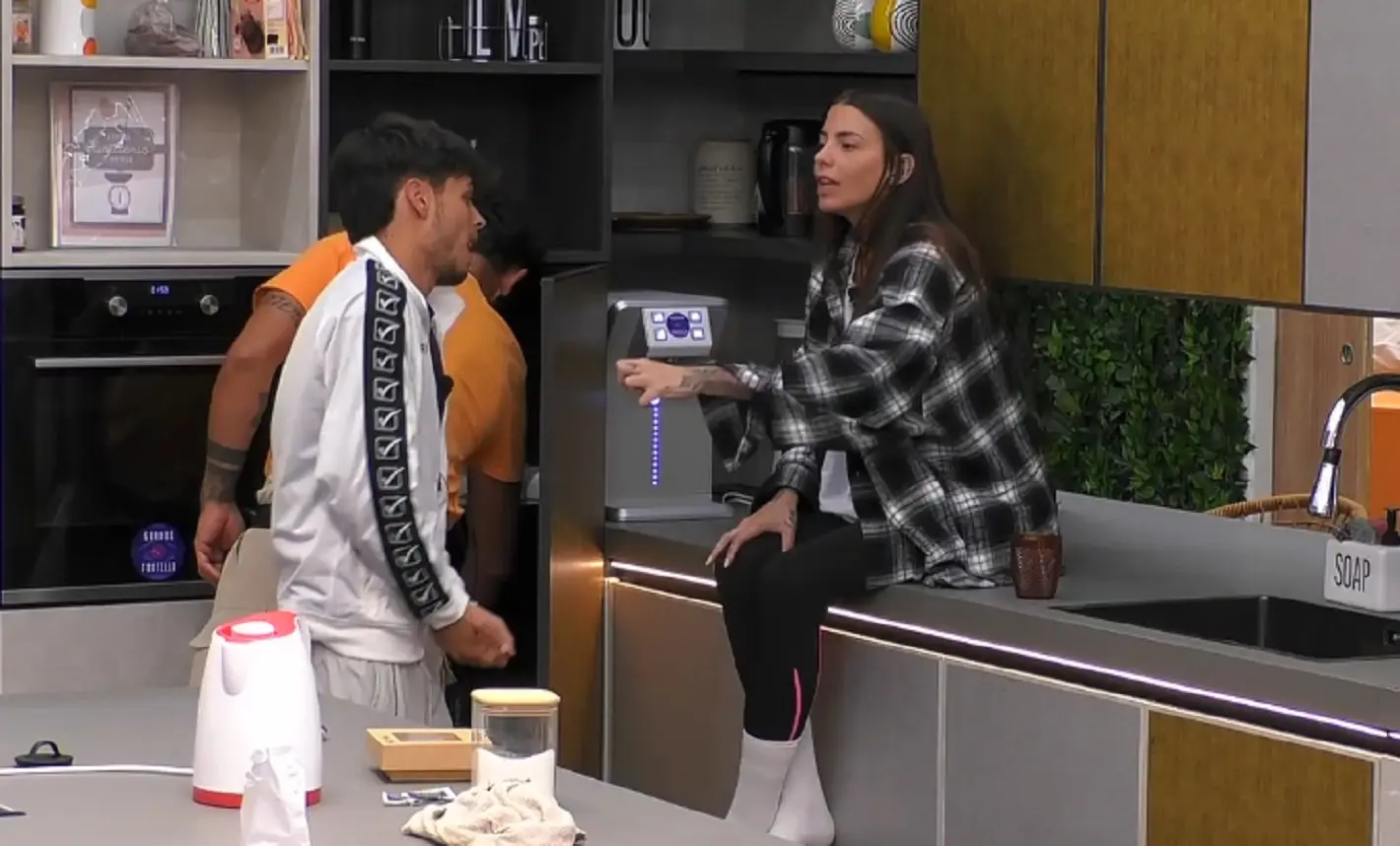 Grande Fratello 2025, Anita Mazzotta lascia la casa: i motivi e la reazione dei coinquilini